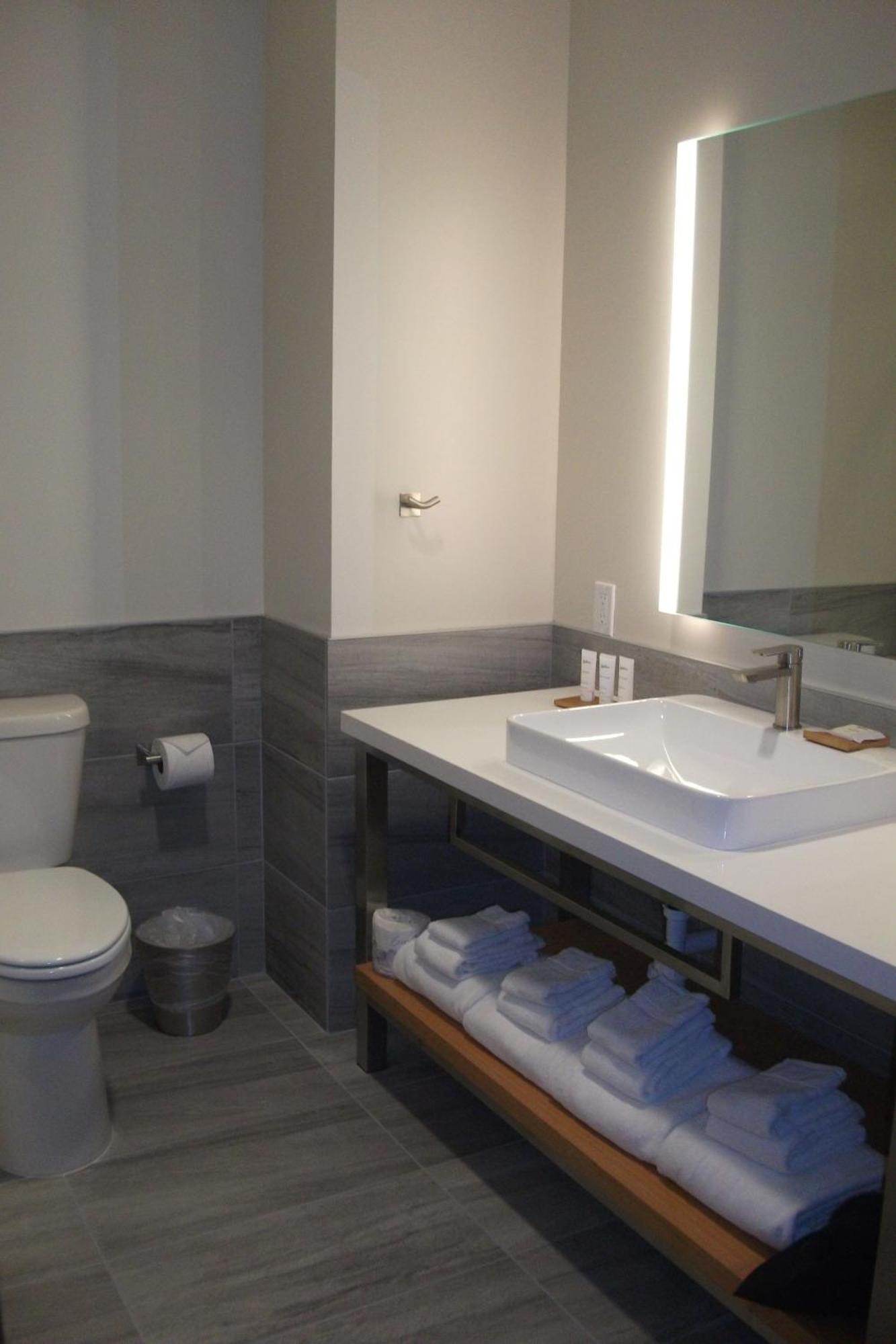 Radisson Hotel Pendleton Airport Экстерьер фото