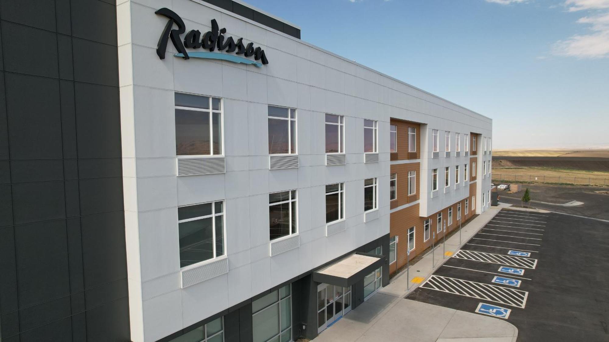 Radisson Hotel Pendleton Airport Экстерьер фото