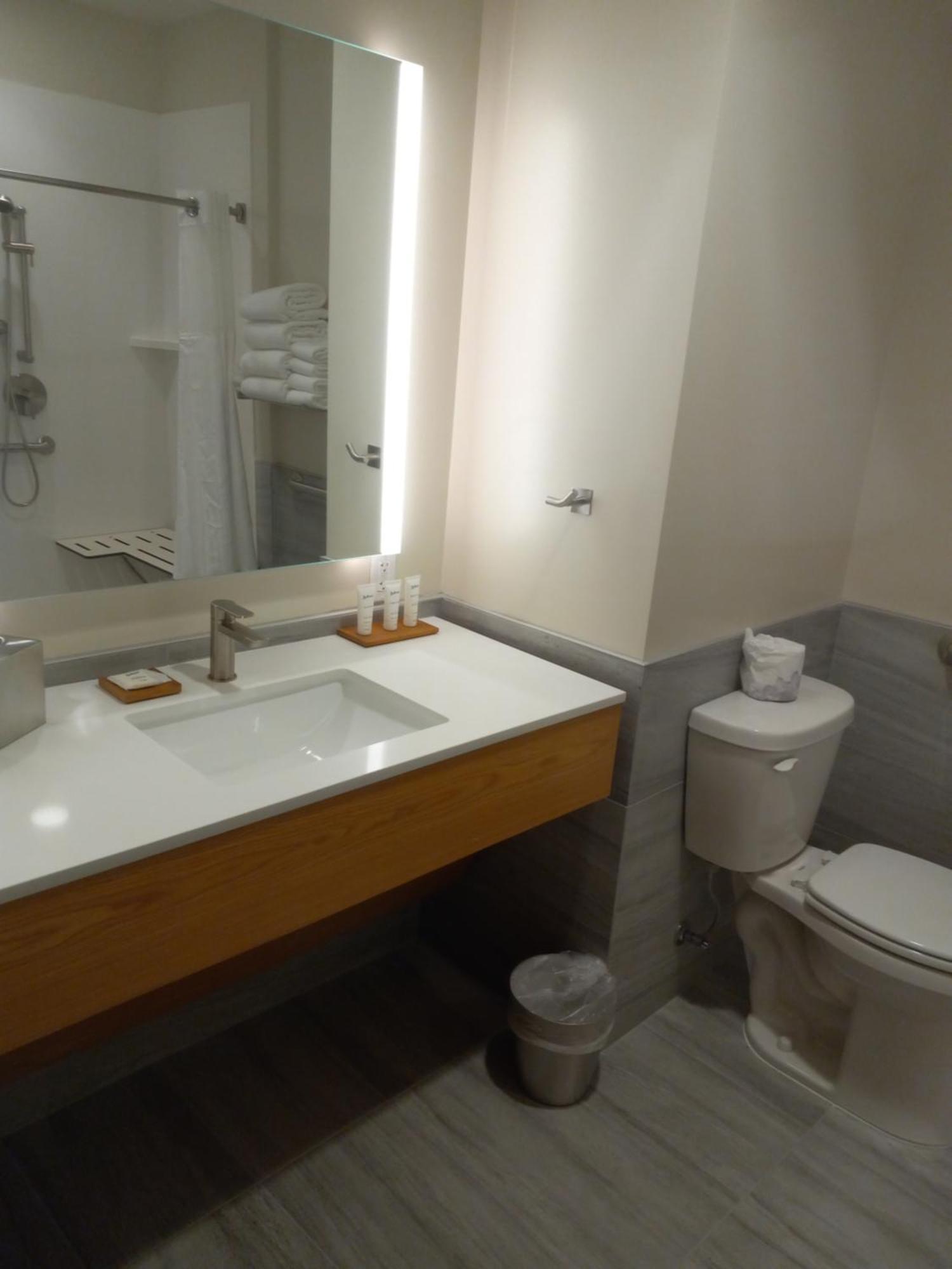 Radisson Hotel Pendleton Airport Экстерьер фото