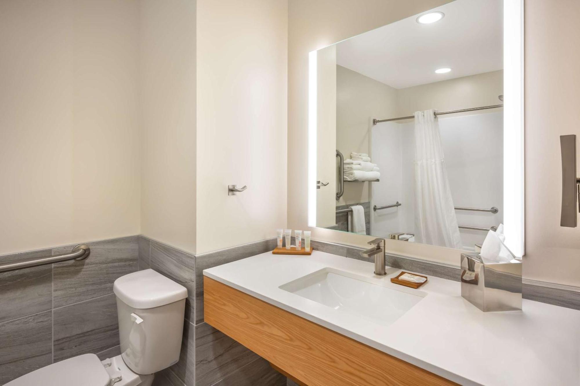 Radisson Hotel Pendleton Airport Экстерьер фото