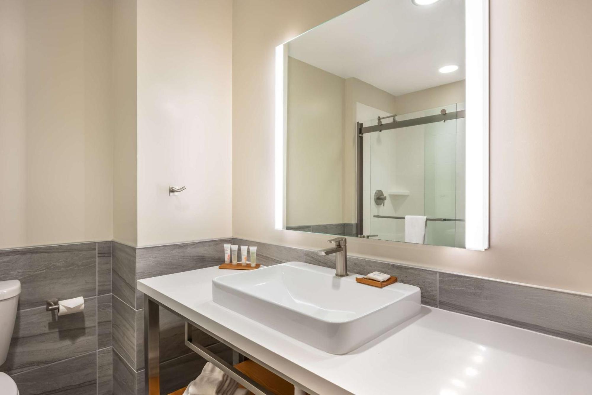 Radisson Hotel Pendleton Airport Экстерьер фото